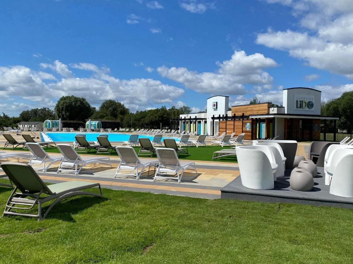 Отель The Sunflower Luxury Caravan At Tattersall Lakes Таттершолл Экстерьер фото