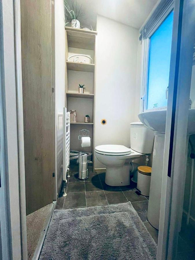 Отель The Sunflower Luxury Caravan At Tattersall Lakes Таттершолл Экстерьер фото